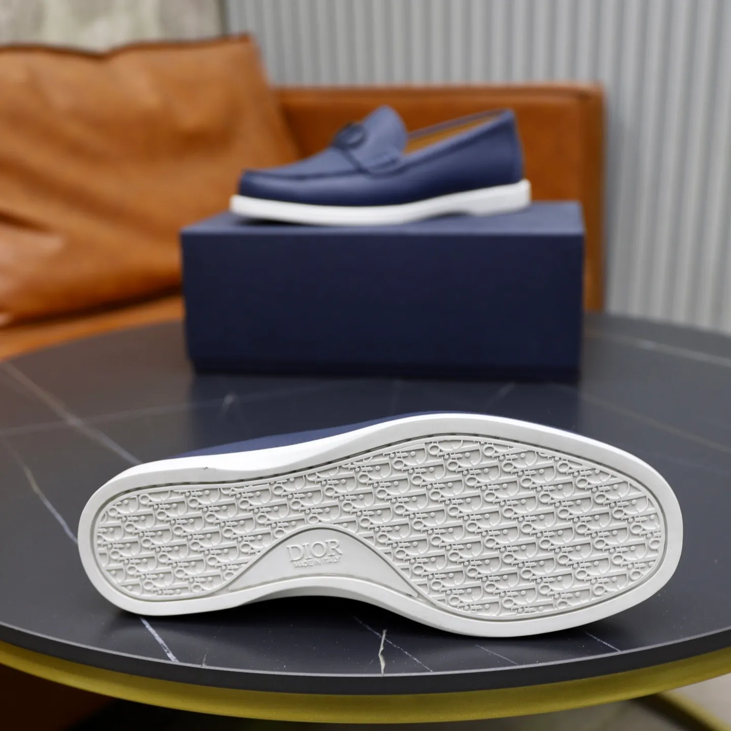 Ex-factory price: 540🙅‍♂️🙅‍♂️🙅‍♂️ Brand: Dior DIOR Standard code: Men's code 38/44 (45 can be customized) Grade: Same as the official website Material: Original cowhide stitching, cowhide lining, original TPU wear-resistant soft outsole Style categories: Leisure and sports version, footwear for driving, young fashion, European and American trends, British style Color: actual picture color